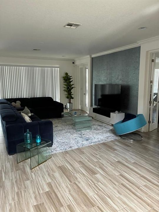 合同活跃: $641,000 (7 贝兹, 6 浴室, 4084 平方英尺)