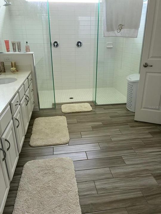 合同活跃: $641,000 (7 贝兹, 6 浴室, 4084 平方英尺)