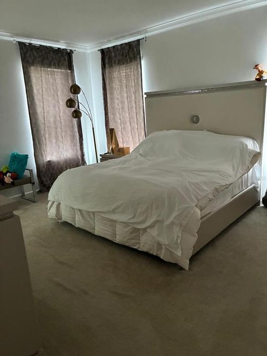 合同活跃: $641,000 (7 贝兹, 6 浴室, 4084 平方英尺)