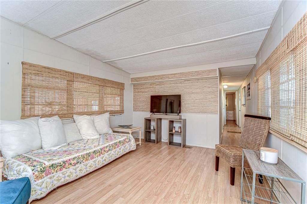 For Sale: $85,000 (2 beds, 1 baths, 684 Square Feet)