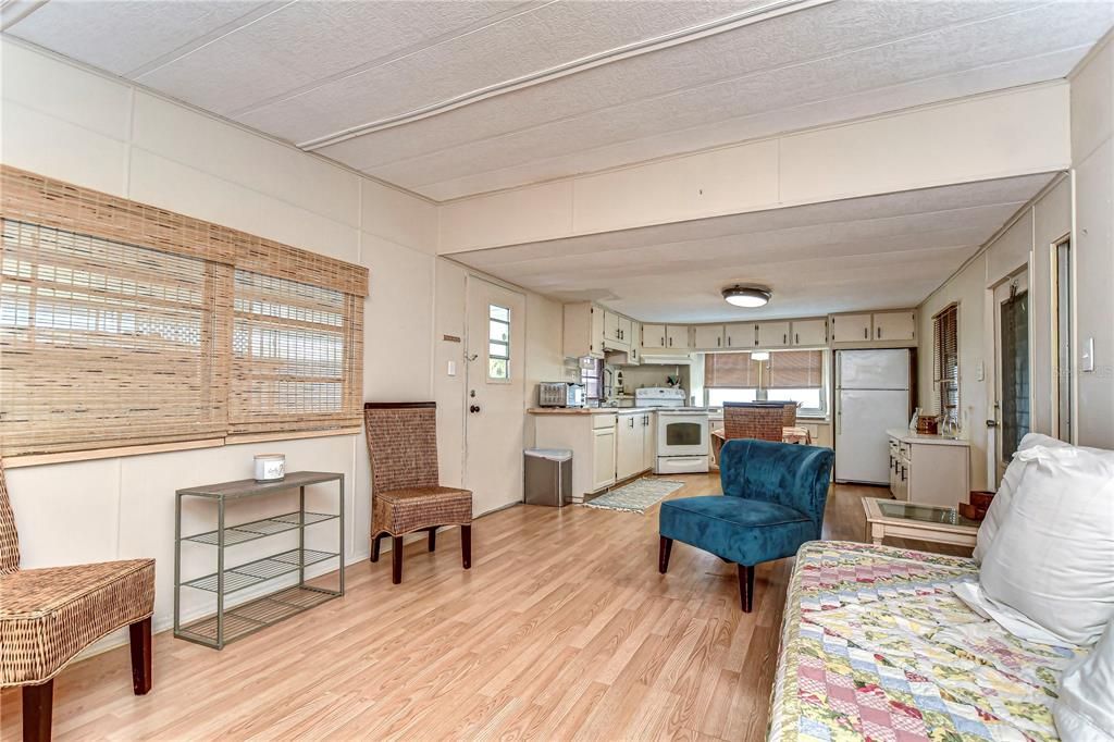 For Sale: $85,000 (2 beds, 1 baths, 684 Square Feet)