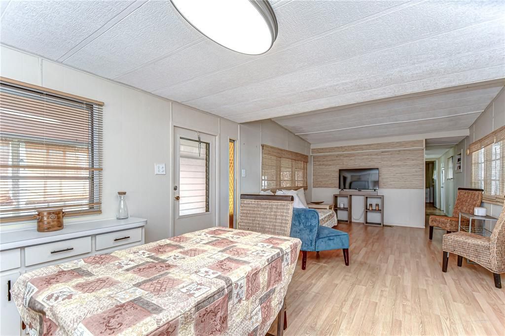 For Sale: $85,000 (2 beds, 1 baths, 684 Square Feet)