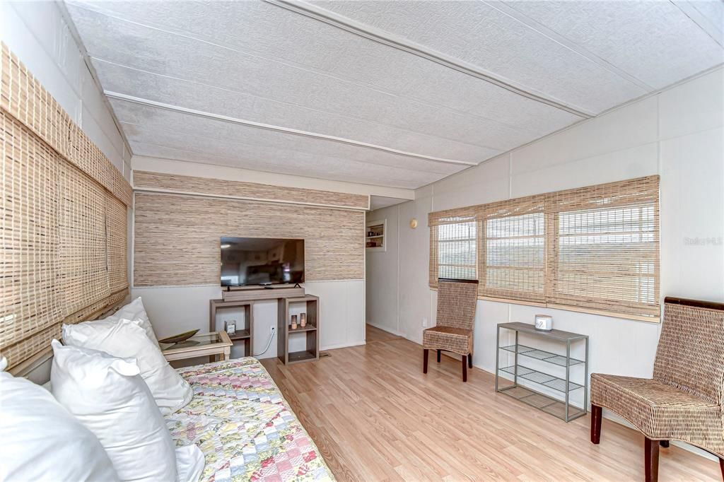 For Sale: $85,000 (2 beds, 1 baths, 684 Square Feet)