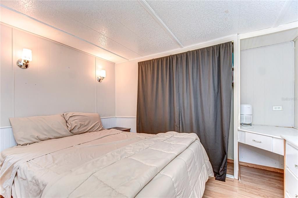 For Sale: $85,000 (2 beds, 1 baths, 684 Square Feet)