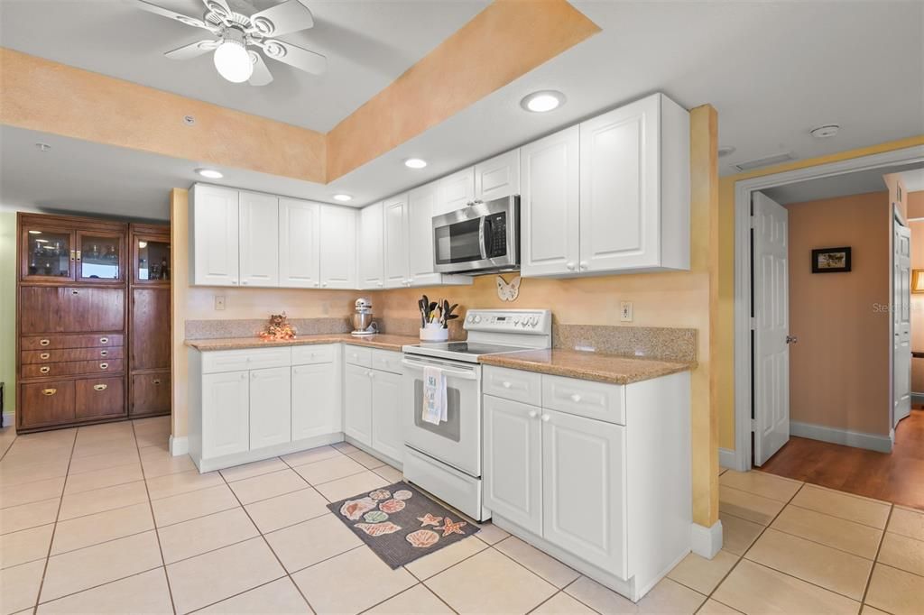 For Sale: $675,000 (3 beds, 3 baths, 2325 Square Feet)