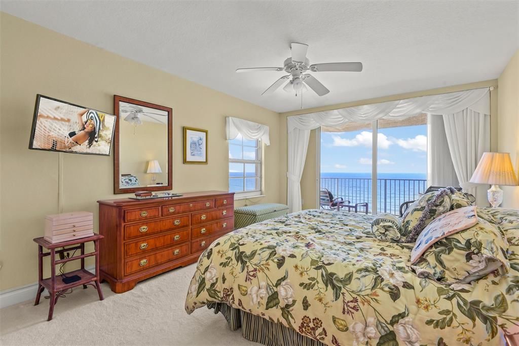 For Sale: $675,000 (3 beds, 3 baths, 2325 Square Feet)