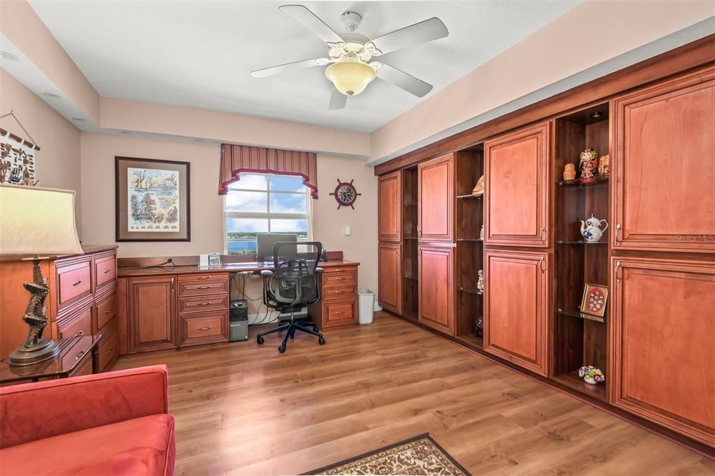 For Sale: $675,000 (3 beds, 3 baths, 2325 Square Feet)