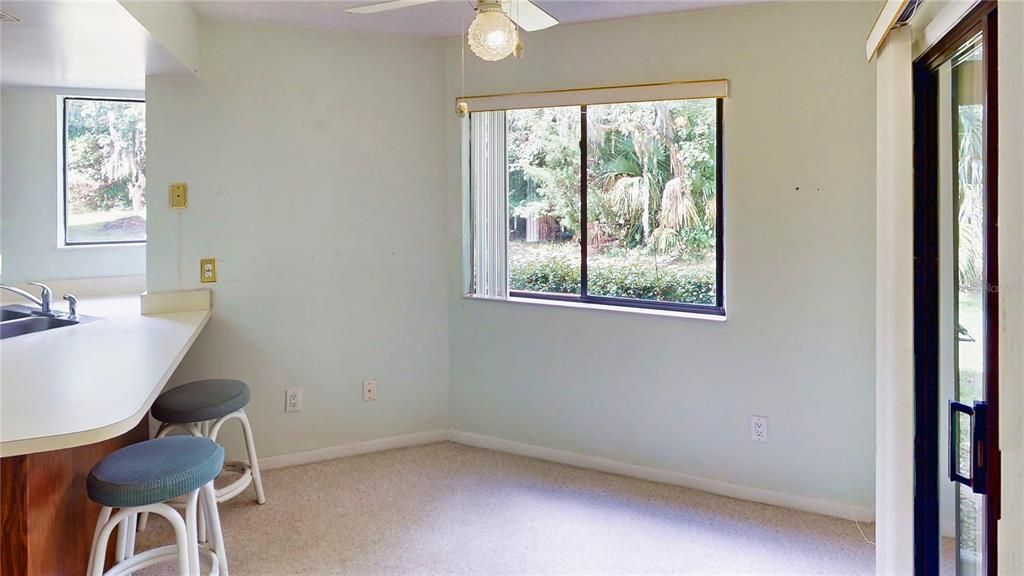 For Sale: $174,900 (2 beds, 2 baths, 1098 Square Feet)