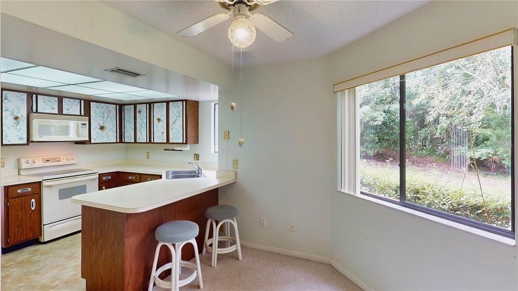 For Sale: $174,900 (2 beds, 2 baths, 1098 Square Feet)