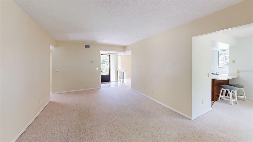 For Sale: $174,900 (2 beds, 2 baths, 1098 Square Feet)