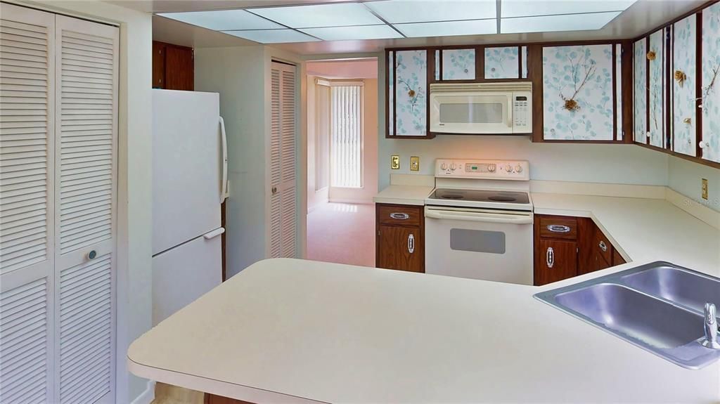 For Sale: $174,900 (2 beds, 2 baths, 1098 Square Feet)