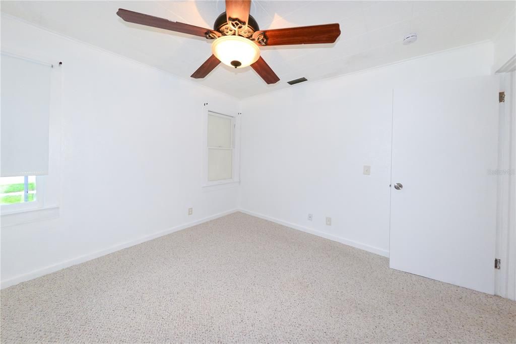 For Sale: $189,900 (2 beds, 1 baths, 890 Square Feet)