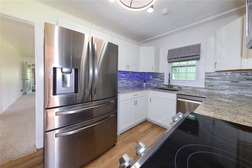 For Sale: $189,900 (2 beds, 1 baths, 890 Square Feet)