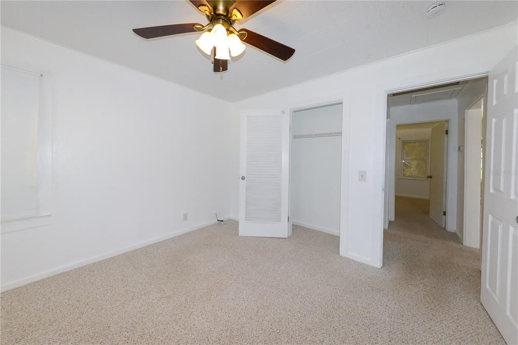 For Sale: $189,900 (2 beds, 1 baths, 890 Square Feet)