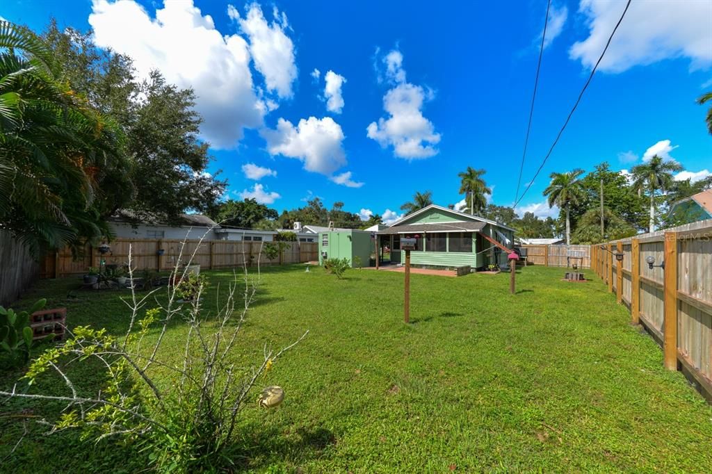 For Sale: $189,900 (2 beds, 1 baths, 890 Square Feet)