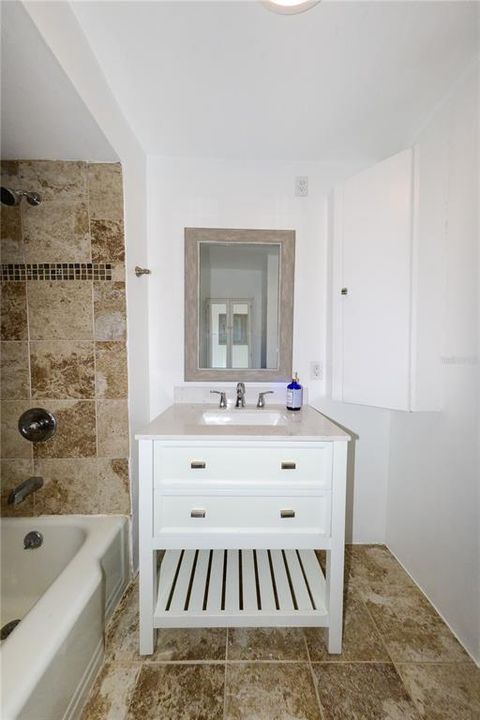 For Sale: $189,900 (2 beds, 1 baths, 890 Square Feet)