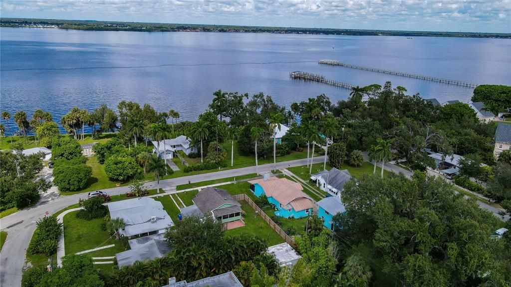 For Sale: $189,900 (2 beds, 1 baths, 890 Square Feet)