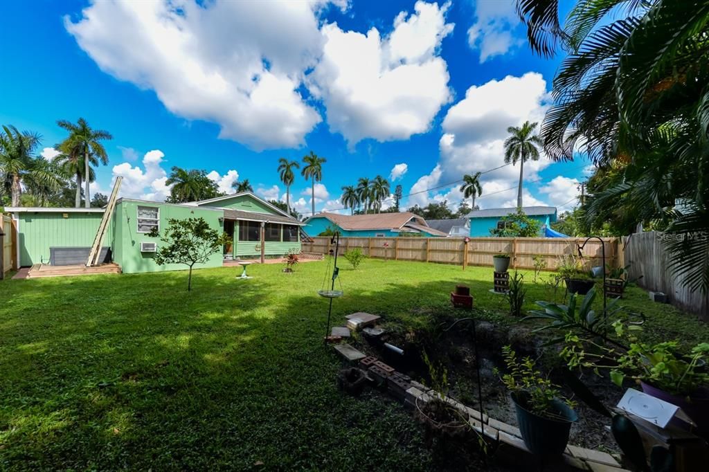 For Sale: $189,900 (2 beds, 1 baths, 890 Square Feet)