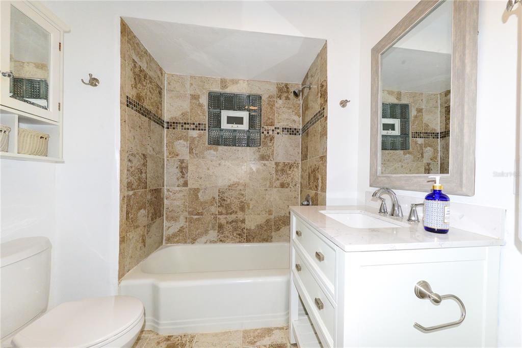 For Sale: $189,900 (2 beds, 1 baths, 890 Square Feet)