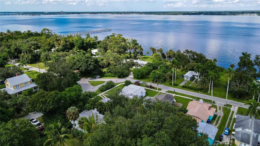 For Sale: $189,900 (2 beds, 1 baths, 890 Square Feet)