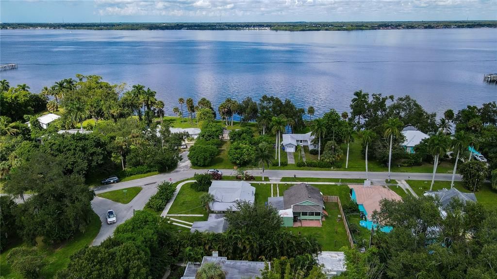 For Sale: $189,900 (2 beds, 1 baths, 890 Square Feet)