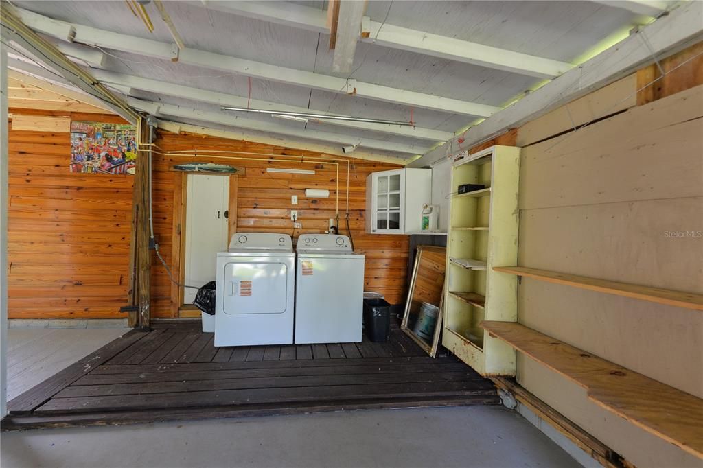 For Sale: $189,900 (2 beds, 1 baths, 890 Square Feet)