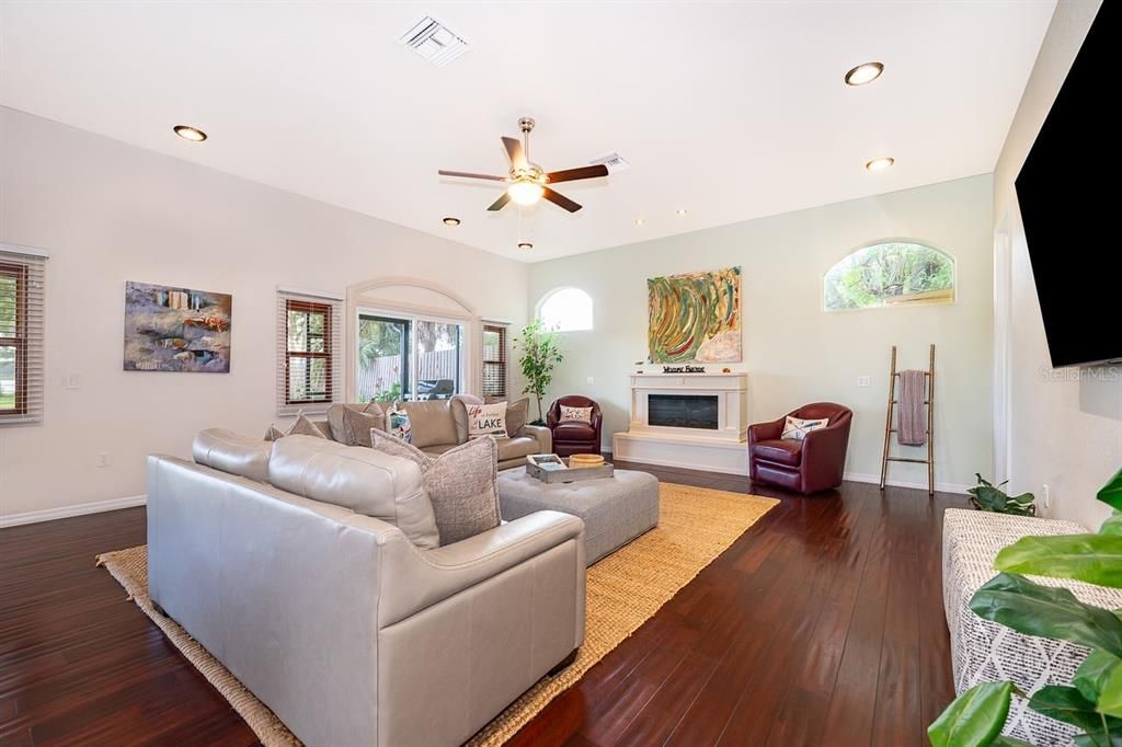 For Rent: $3,799 (3 beds, 2 baths, 2750 Square Feet)