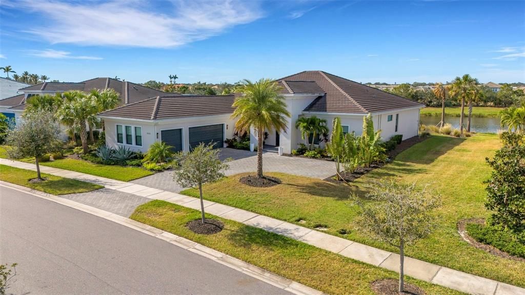 For Sale: $1,399,000 (3 beds, 4 baths, 3663 Square Feet)