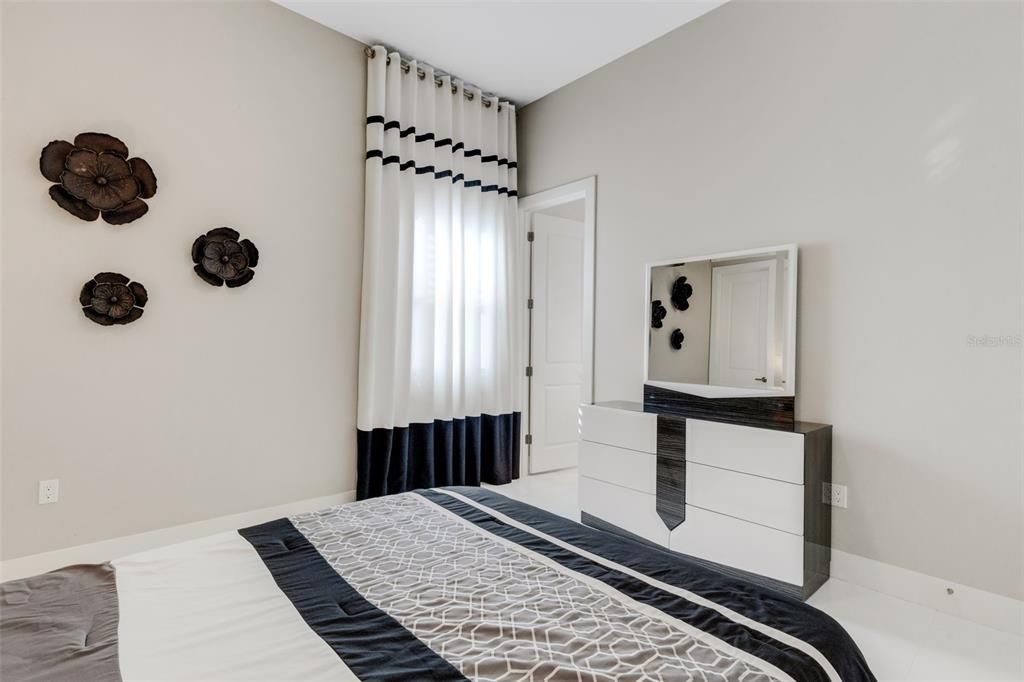 For Sale: $1,399,000 (3 beds, 4 baths, 3663 Square Feet)