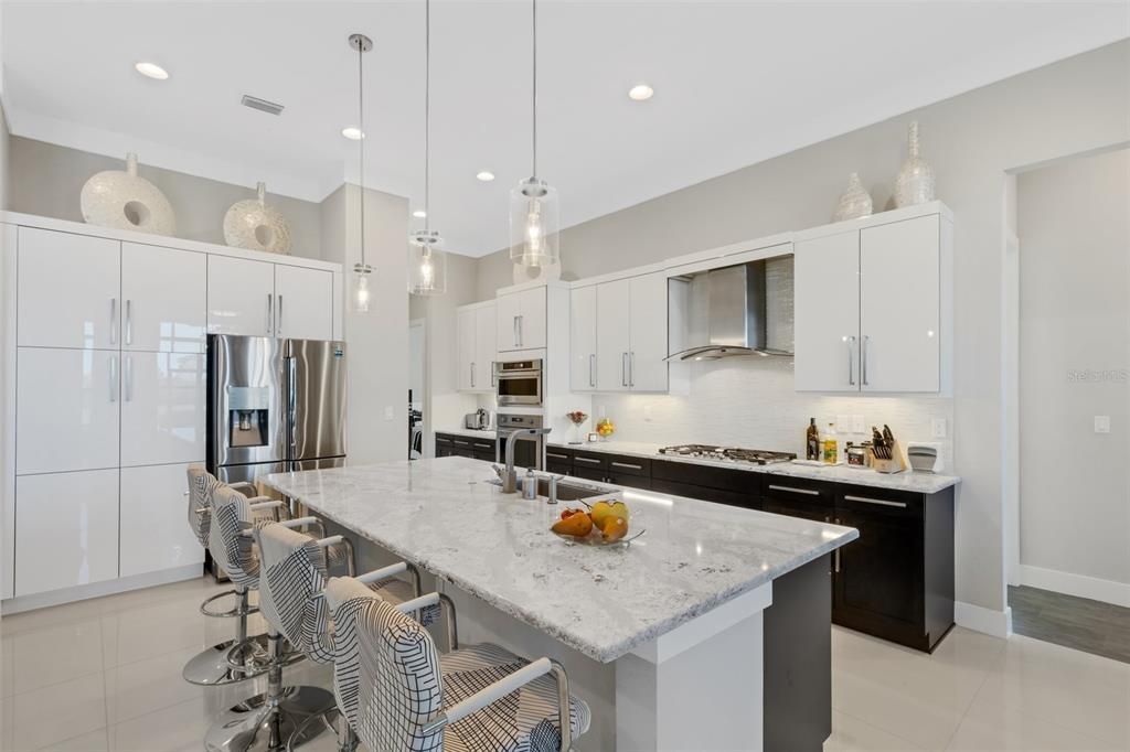 For Sale: $1,399,000 (3 beds, 4 baths, 3663 Square Feet)