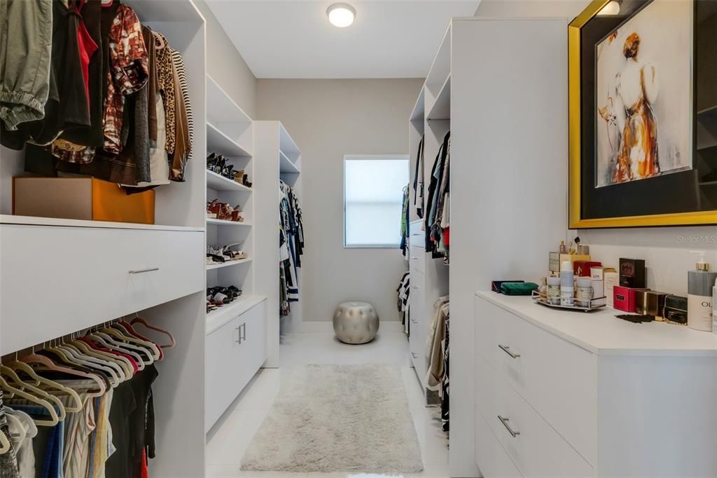 For Sale: $1,399,000 (3 beds, 4 baths, 3663 Square Feet)