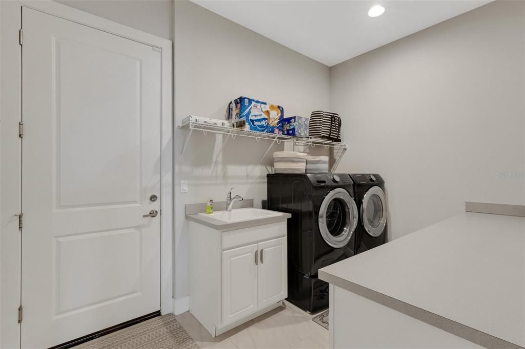 For Sale: $1,399,000 (3 beds, 4 baths, 3663 Square Feet)