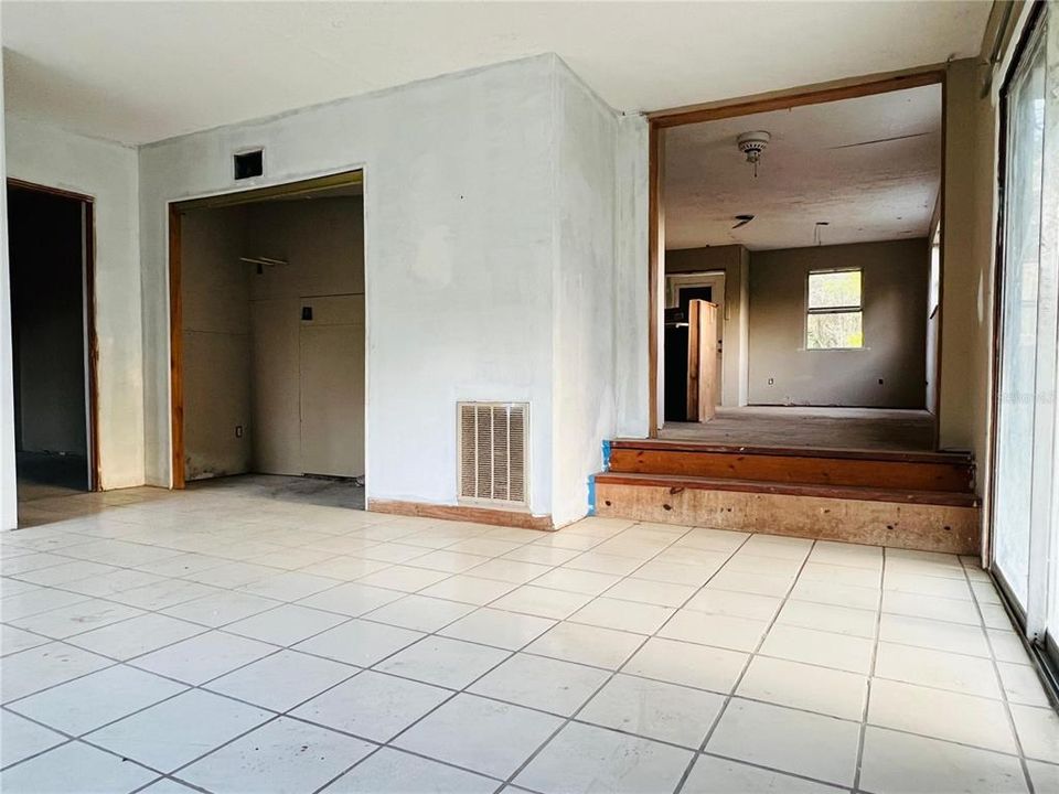 На продажу: $95,000 (3 спален, 1 ванн, 1232 Квадратных фут)