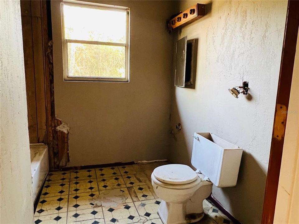 На продажу: $95,000 (3 спален, 1 ванн, 1232 Квадратных фут)