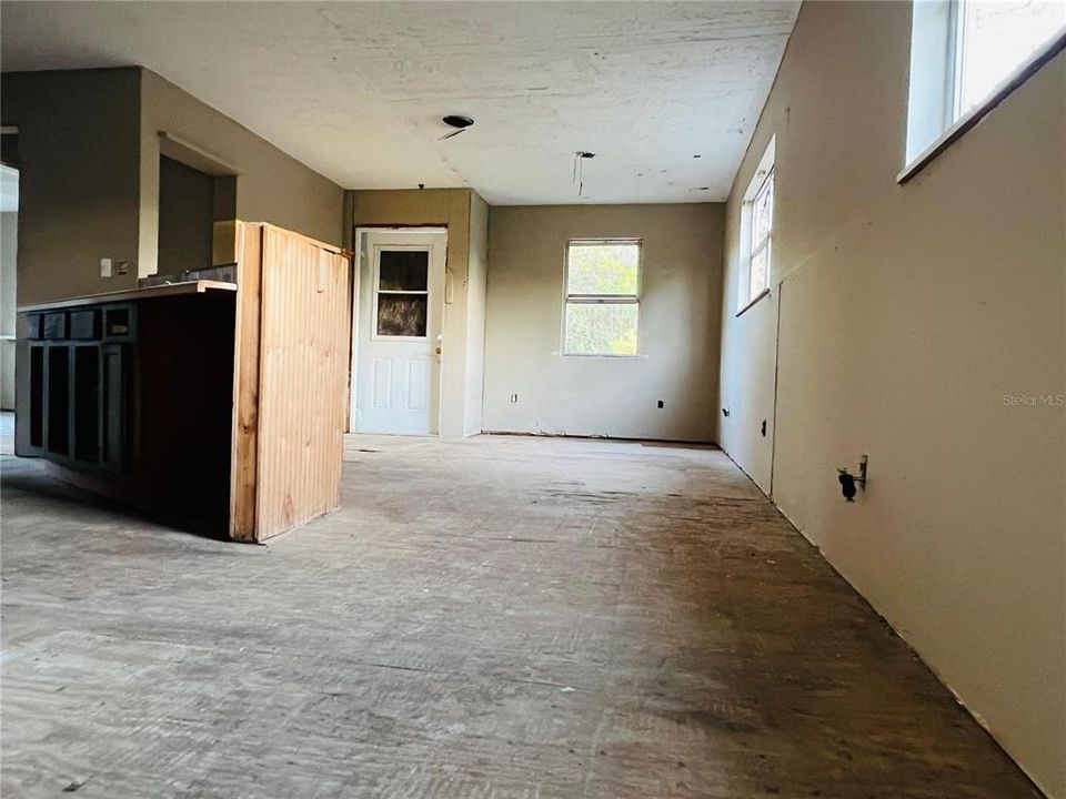 На продажу: $95,000 (3 спален, 1 ванн, 1232 Квадратных фут)