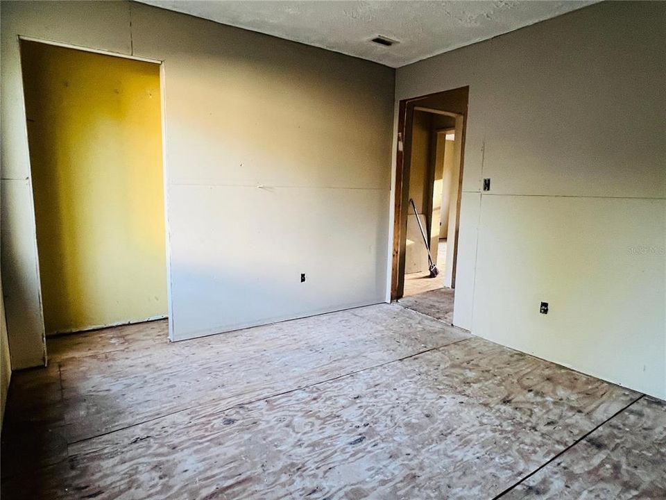 На продажу: $95,000 (3 спален, 1 ванн, 1232 Квадратных фут)