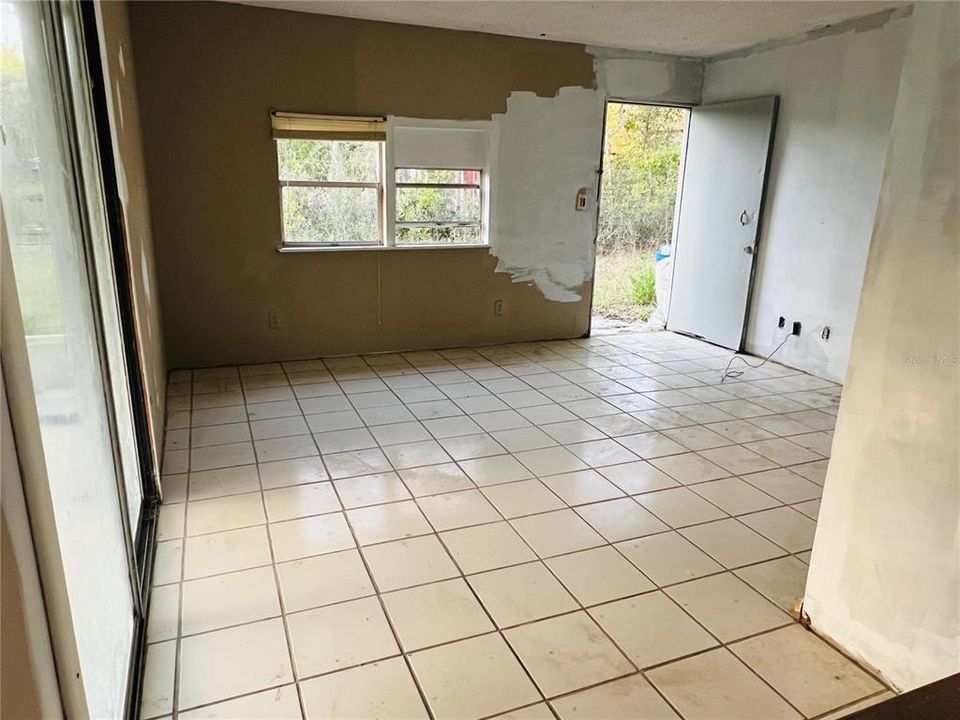 На продажу: $95,000 (3 спален, 1 ванн, 1232 Квадратных фут)