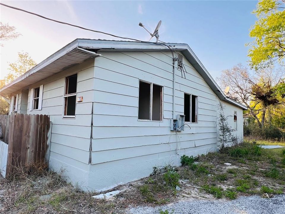 На продажу: $95,000 (3 спален, 1 ванн, 1232 Квадратных фут)