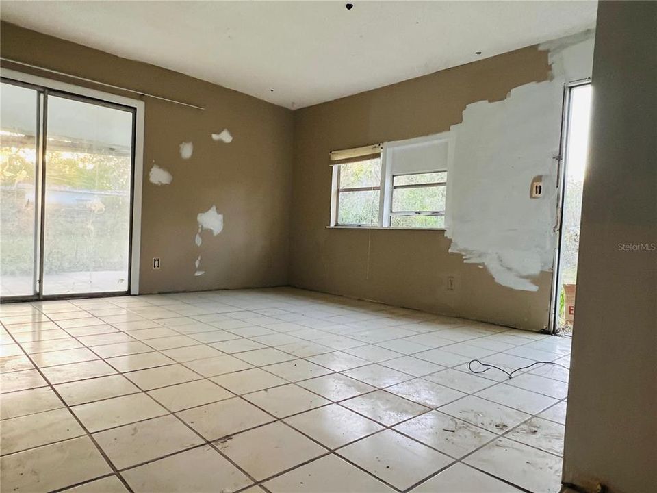 На продажу: $95,000 (3 спален, 1 ванн, 1232 Квадратных фут)