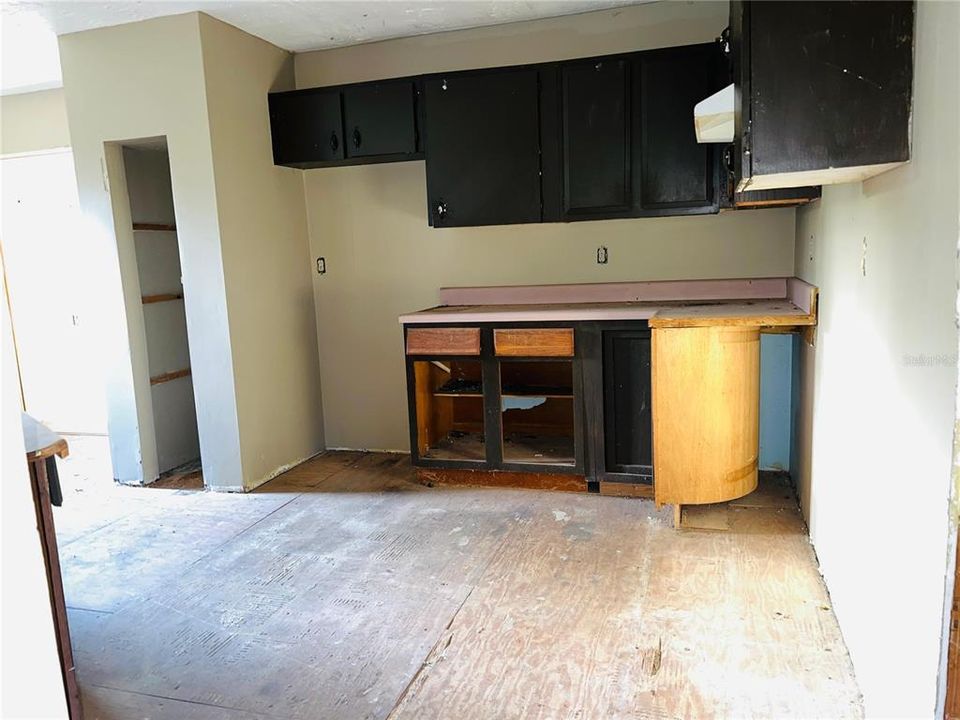 На продажу: $95,000 (3 спален, 1 ванн, 1232 Квадратных фут)