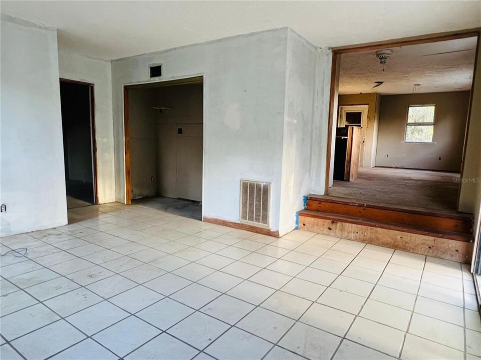 На продажу: $95,000 (3 спален, 1 ванн, 1232 Квадратных фут)