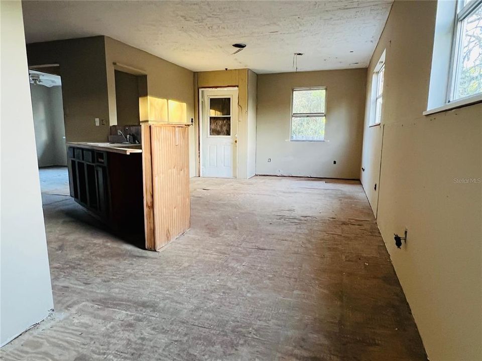 На продажу: $95,000 (3 спален, 1 ванн, 1232 Квадратных фут)