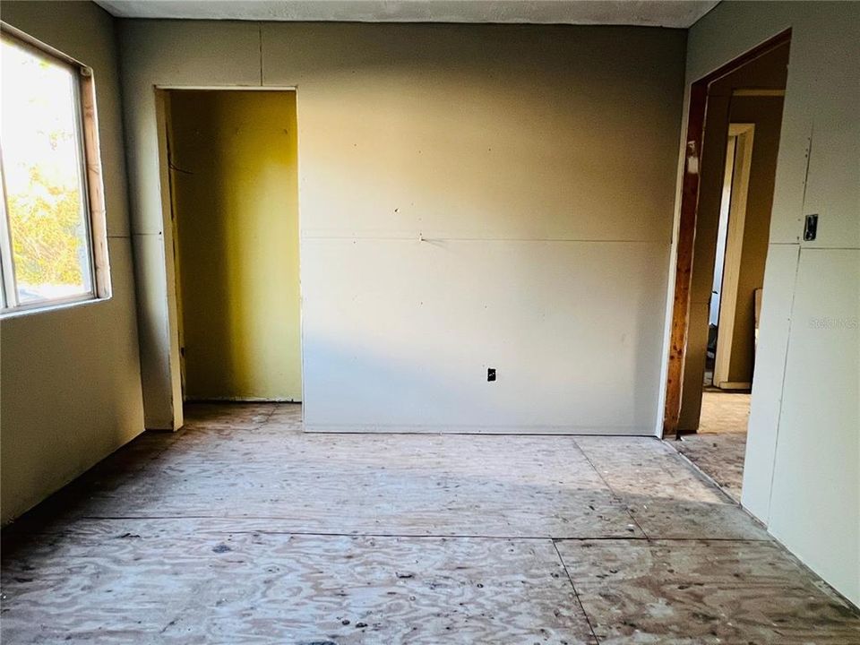 На продажу: $95,000 (3 спален, 1 ванн, 1232 Квадратных фут)