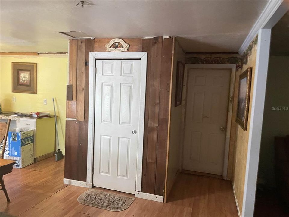 待售: $165,000 (1 贝兹, 1 浴室, 1092 平方英尺)