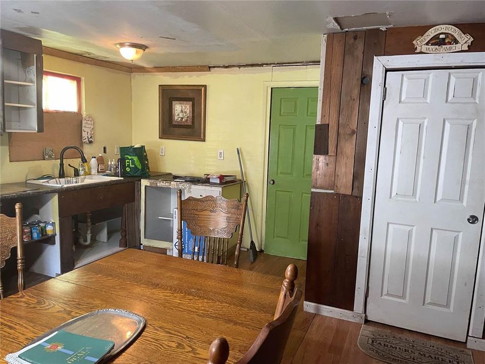 待售: $165,000 (1 贝兹, 1 浴室, 1092 平方英尺)