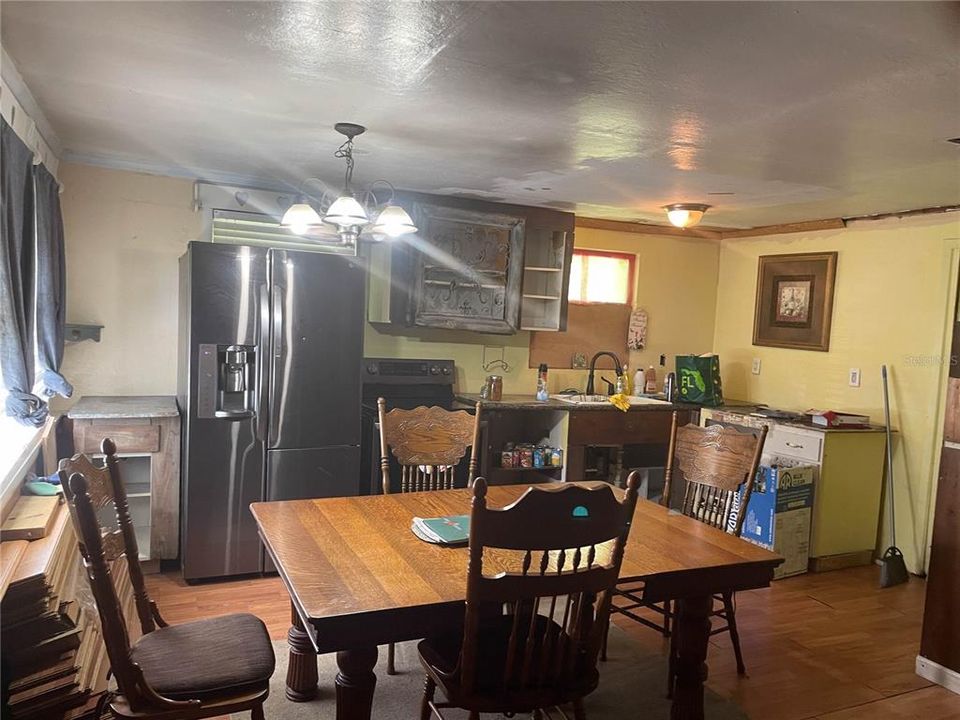 待售: $165,000 (1 贝兹, 1 浴室, 1092 平方英尺)