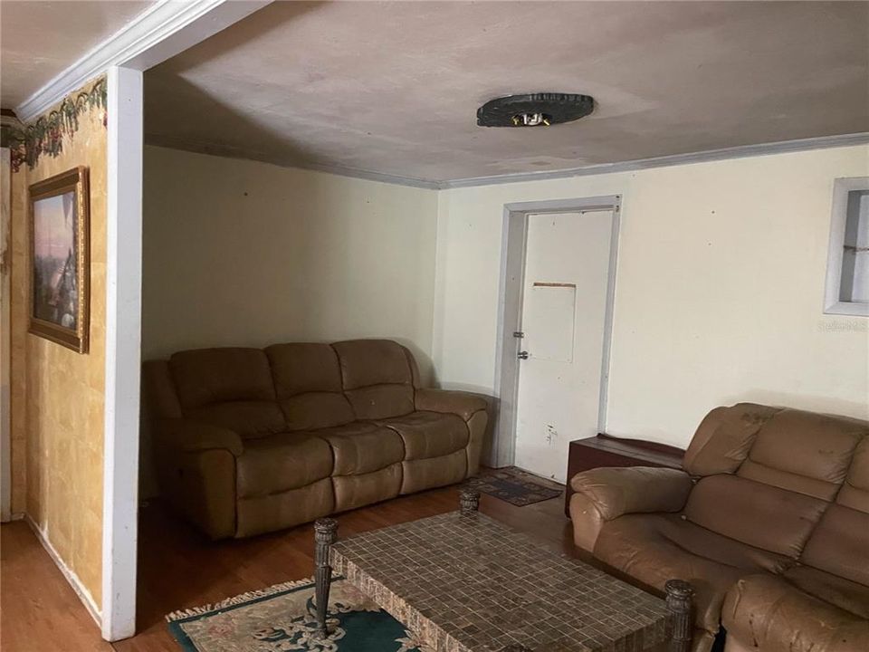 待售: $165,000 (1 贝兹, 1 浴室, 1092 平方英尺)