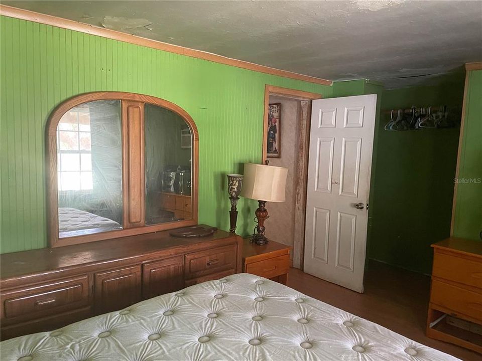 待售: $165,000 (1 贝兹, 1 浴室, 1092 平方英尺)