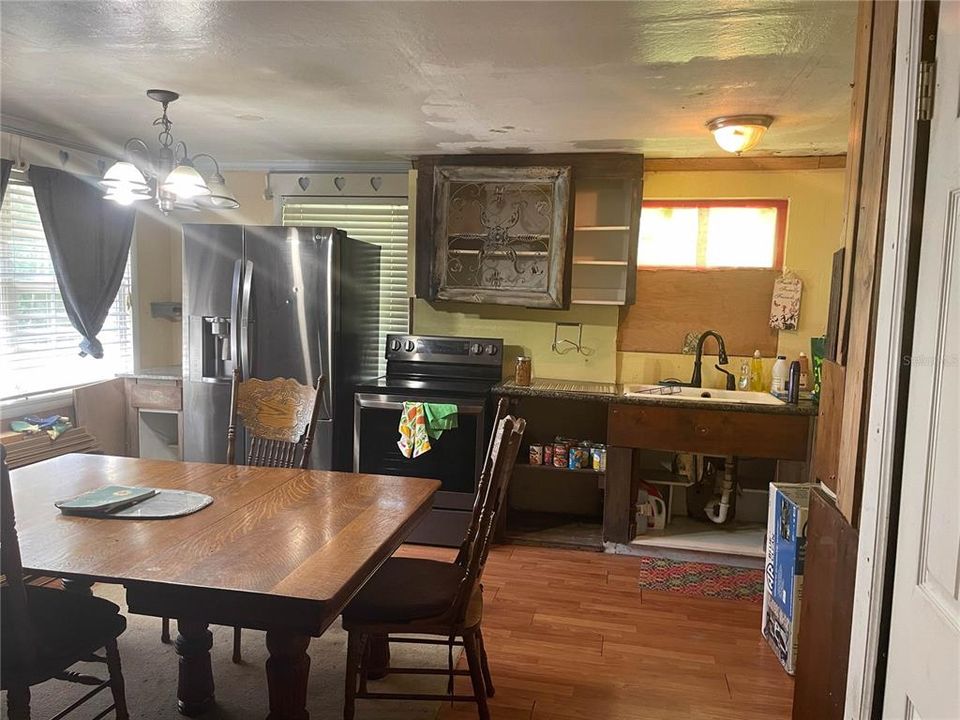 待售: $165,000 (1 贝兹, 1 浴室, 1092 平方英尺)