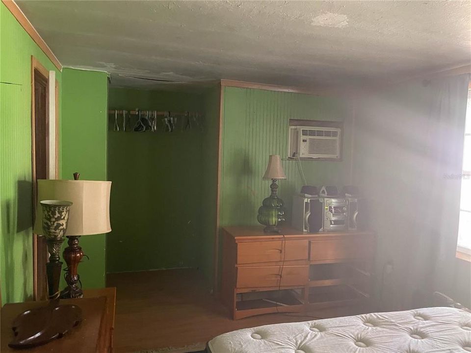 待售: $165,000 (1 贝兹, 1 浴室, 1092 平方英尺)